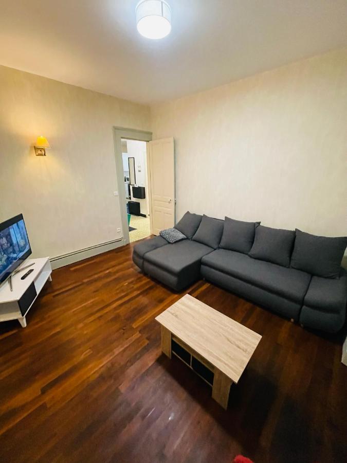 Appartement Proche De La Ville Et Du Parc Du Truchet Saint-Claude Luaran gambar