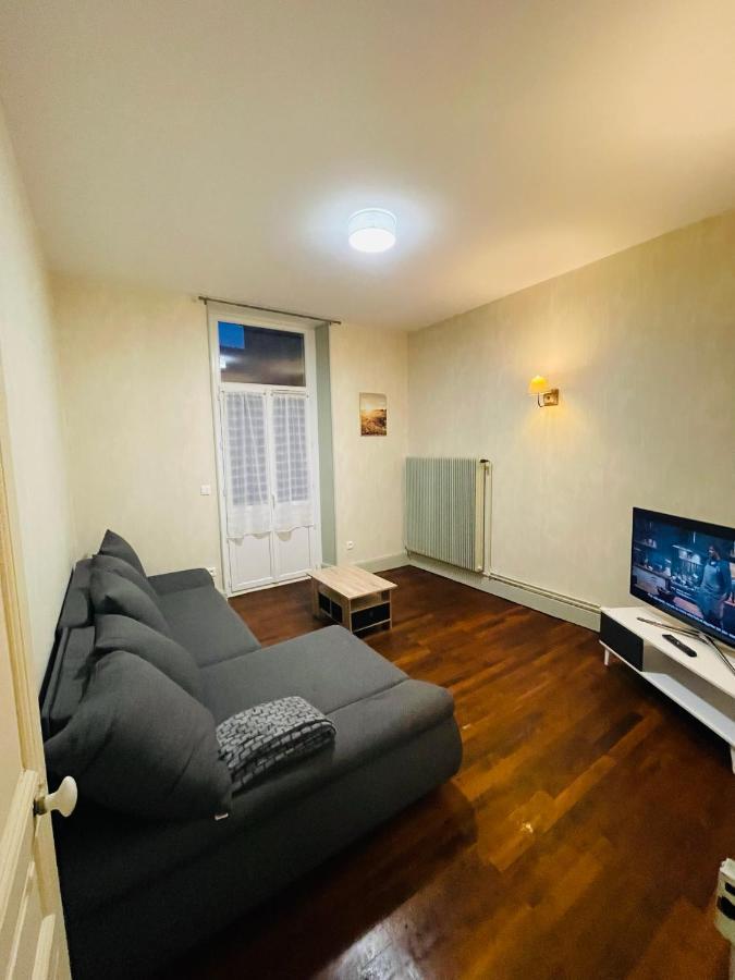 Appartement Proche De La Ville Et Du Parc Du Truchet Saint-Claude Luaran gambar